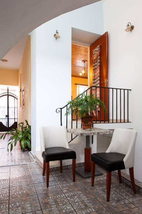 Psyri Neoclassical House With Yard Atina Dış mekan fotoğraf